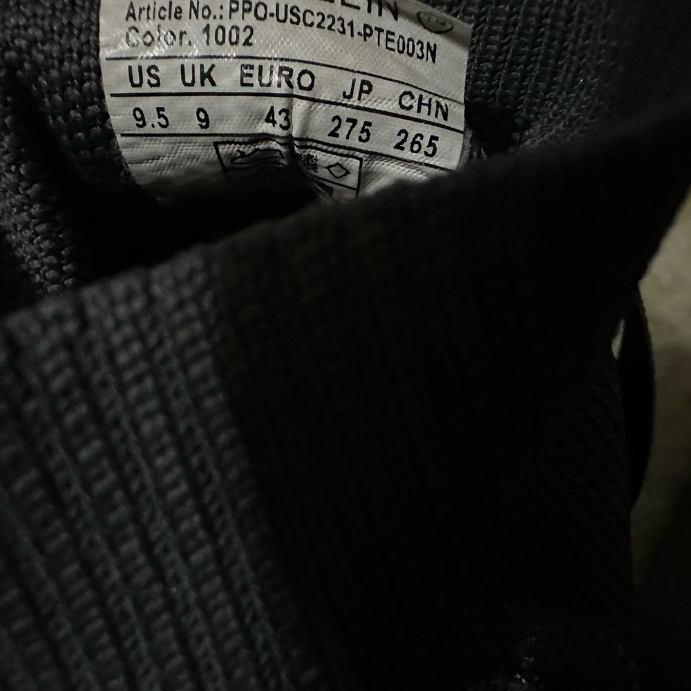 A very good condition socks sneaker, stylish